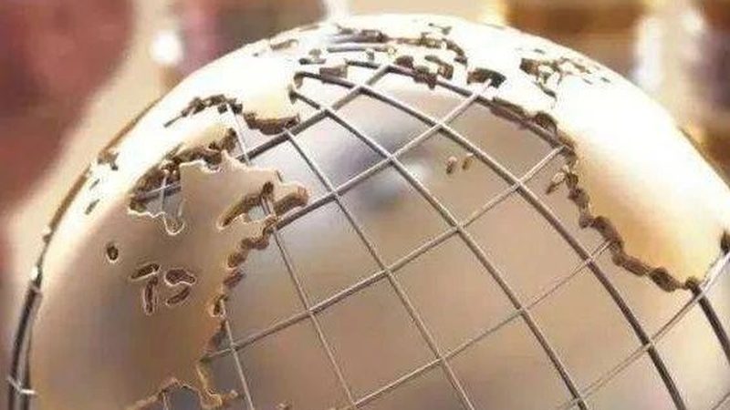 企业需准备以下材料向税务机关申报税务登记变更：